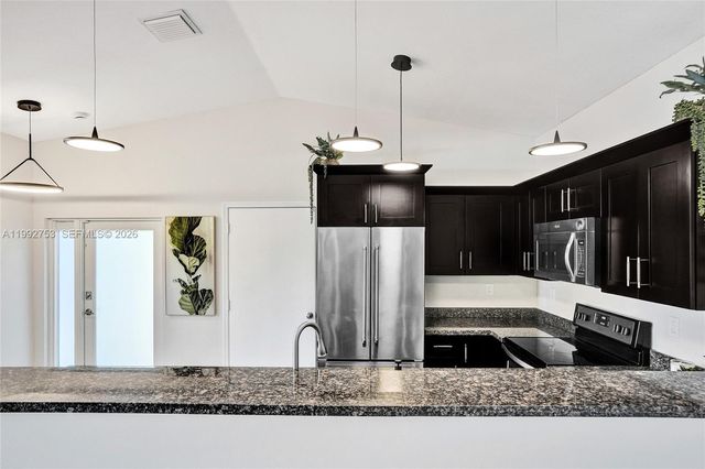 60 NE 26th St 60, Wilton Manors, FL 33305