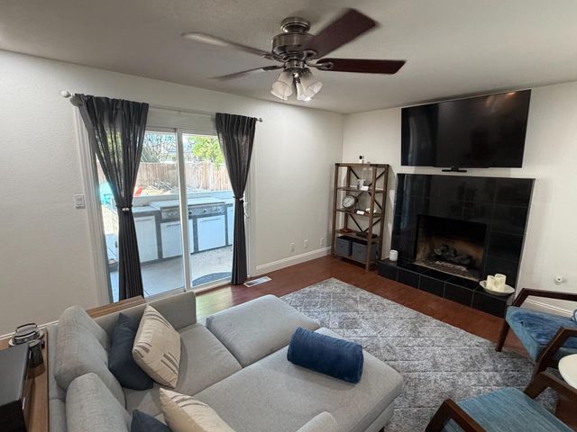 682 E Stuart Avenue, Fresno, CA 93710