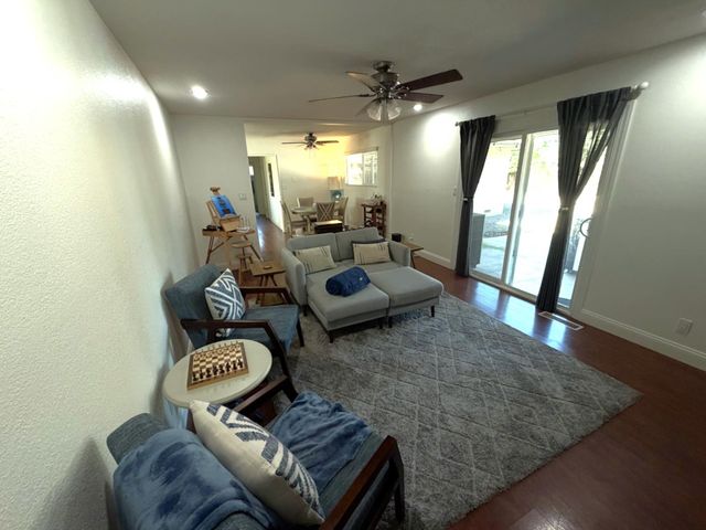 682 E Stuart Avenue, Fresno, CA 93710