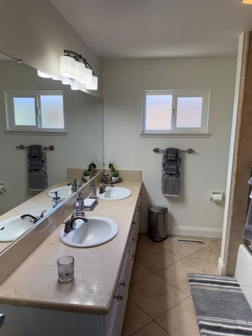 682 E Stuart Avenue, Fresno, CA 93710