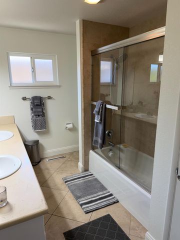 682 E Stuart Avenue, Fresno, CA 93710