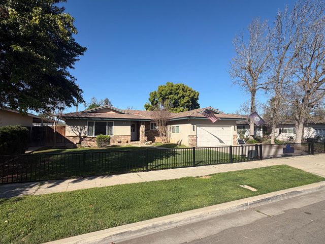 682 E Stuart Avenue, Fresno, CA 93710