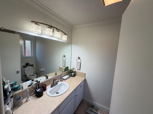 682 E Stuart Avenue, Fresno, CA 93710