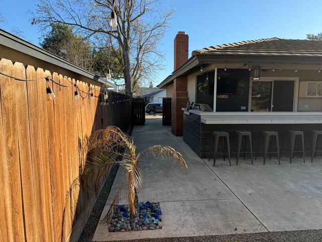 682 E Stuart Avenue, Fresno, CA 93710