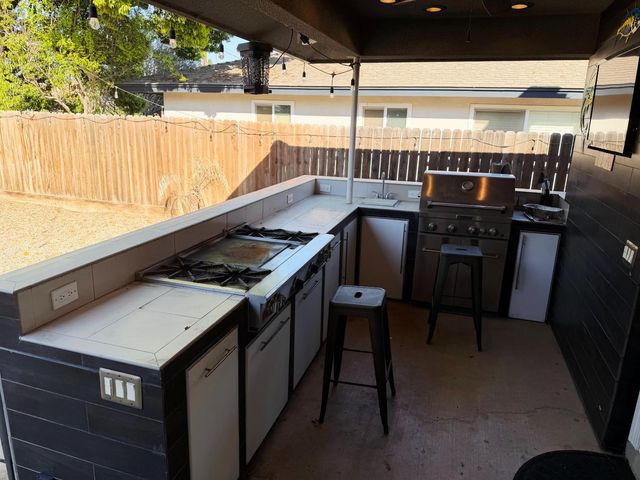 682 E Stuart Avenue, Fresno, CA 93710