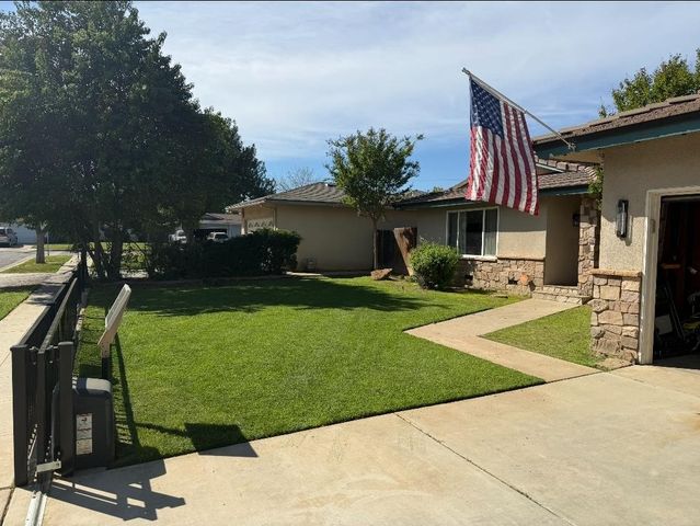 682 E Stuart Avenue, Fresno, CA 93710