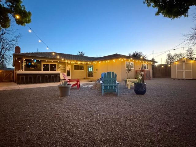 682 E Stuart Avenue, Fresno, CA 93710