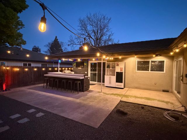 682 E Stuart Avenue, Fresno, CA 93710