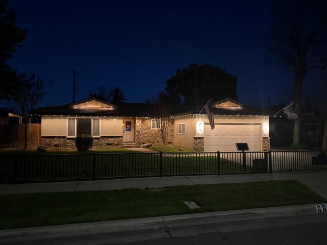 682 E Stuart Avenue, Fresno, CA 93710