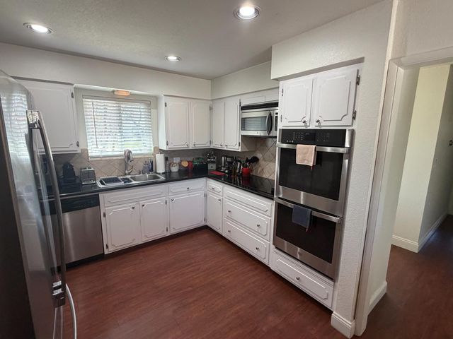 682 E Stuart Avenue, Fresno, CA 93710