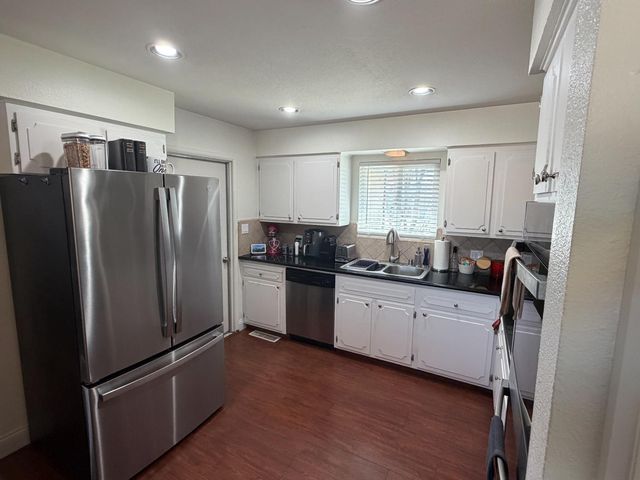 682 E Stuart Avenue, Fresno, CA 93710