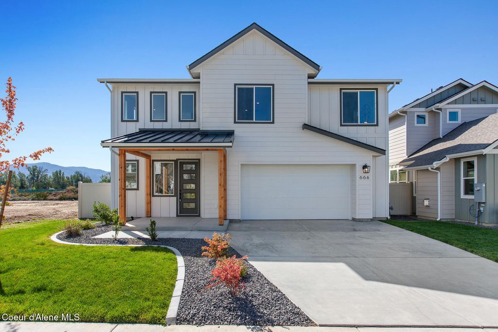 621 MOSCOW ST, Sandpoint, ID 83864