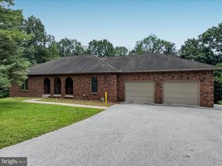 1903 WOODLAND RD, York, PA 17403