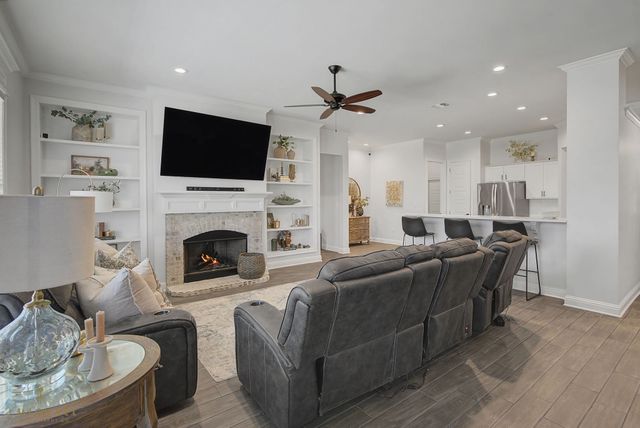 303 Prien Lake Loop, Bossier City, LA 71111