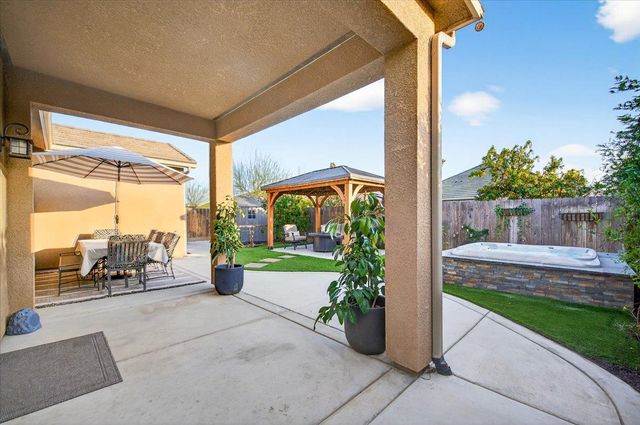 3088 Teague, Clovis, CA 93619