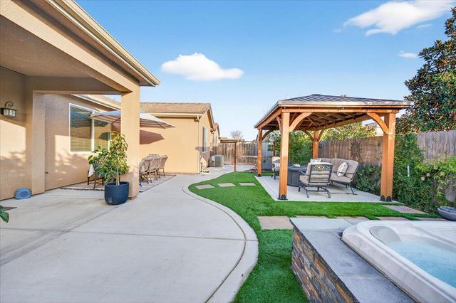 3088 Teague, Clovis, CA 93619