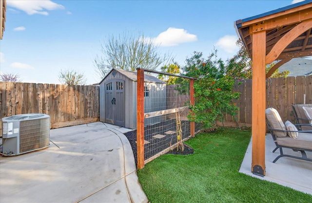 3088 Teague, Clovis, CA 93619