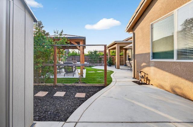 3088 Teague, Clovis, CA 93619