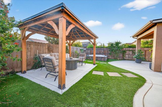 3088 Teague, Clovis, CA 93619