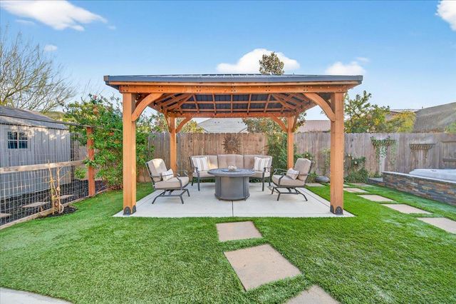 3088 Teague, Clovis, CA 93619