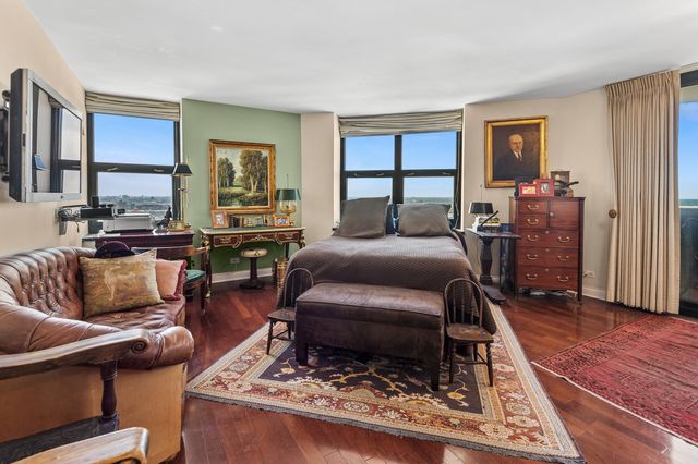 3660 N Lake Shore Drive 2812, Chicago, IL 60613