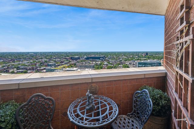3660 N Lake Shore Drive 2812, Chicago, IL 60613