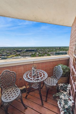 3660 N Lake Shore Drive 2812, Chicago, IL 60613