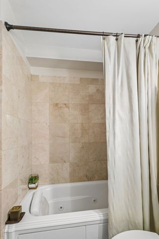 3660 N Lake Shore Drive 2812, Chicago, IL 60613
