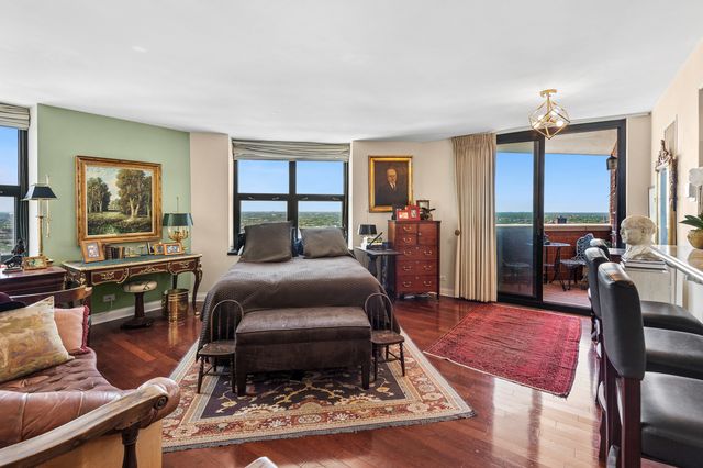 3660 N Lake Shore Drive 2812, Chicago, IL 60613