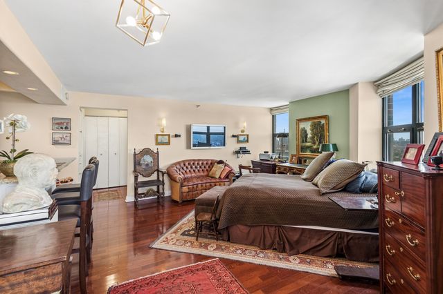 3660 N Lake Shore Drive 2812, Chicago, IL 60613