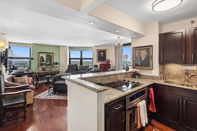 3660 N Lake Shore Drive 2812, Chicago, IL 60613