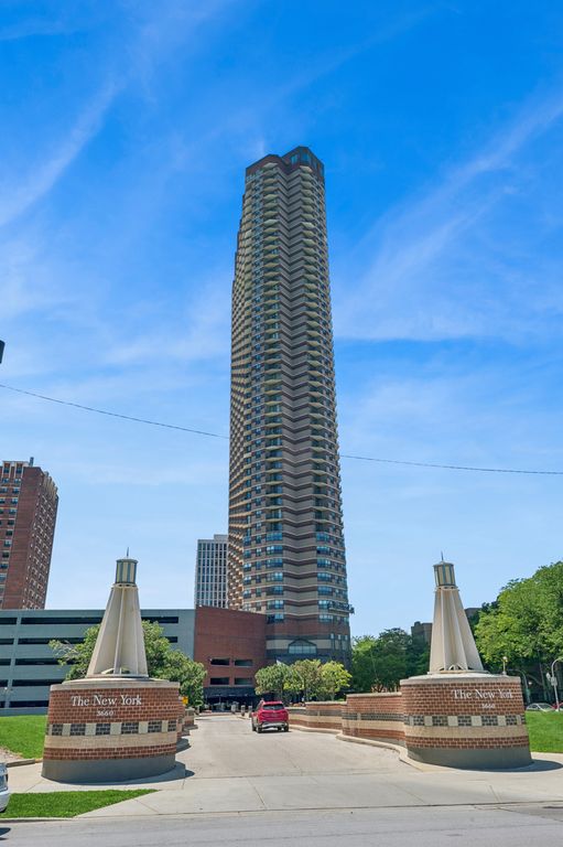 3660 N Lake Shore Drive 2812, Chicago, IL 60613