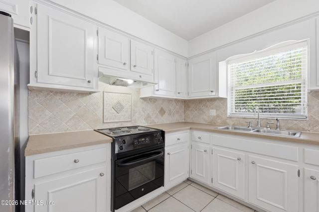 5855 W JAGUAR Drive, Jacksonville, FL 32244