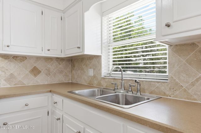 5855 W JAGUAR Drive, Jacksonville, FL 32244