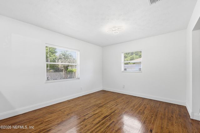 5855 W JAGUAR Drive, Jacksonville, FL 32244