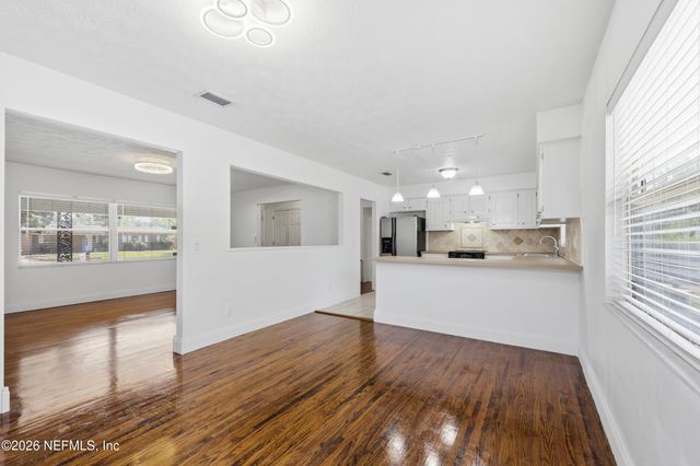 5855 W JAGUAR Drive, Jacksonville, FL 32244