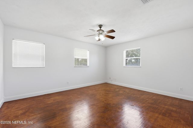 5855 W JAGUAR Drive, Jacksonville, FL 32244