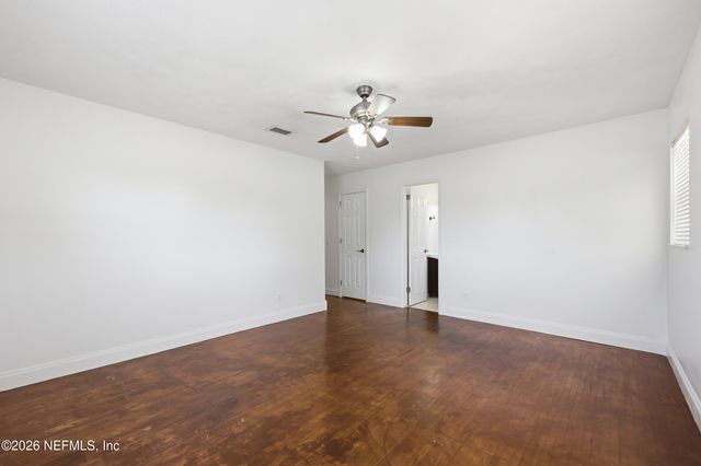 5855 W JAGUAR Drive, Jacksonville, FL 32244