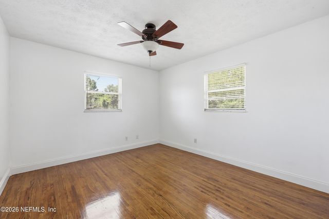 5855 W JAGUAR Drive, Jacksonville, FL 32244