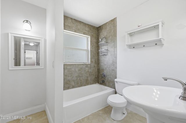 5855 W JAGUAR Drive, Jacksonville, FL 32244