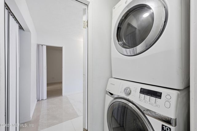 5855 W JAGUAR Drive, Jacksonville, FL 32244