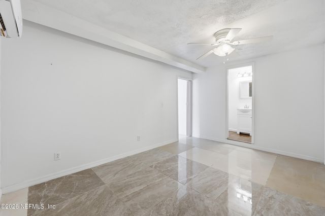 5855 W JAGUAR Drive, Jacksonville, FL 32244