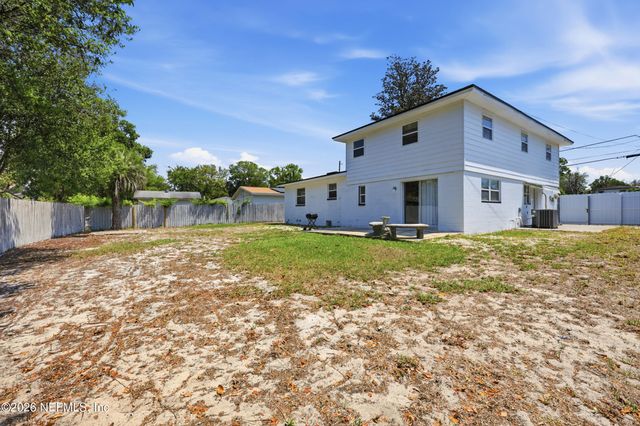 5855 W JAGUAR Drive, Jacksonville, FL 32244