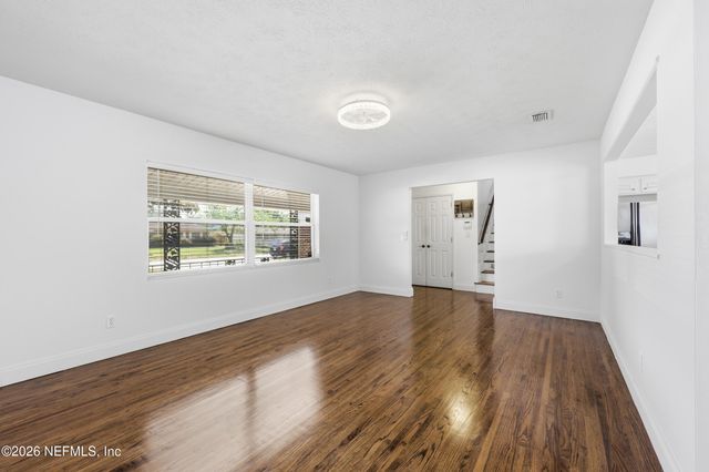 5855 W JAGUAR Drive, Jacksonville, FL 32244