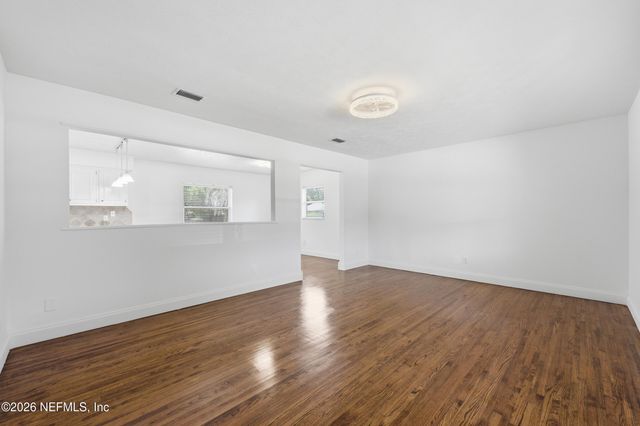 5855 W JAGUAR Drive, Jacksonville, FL 32244