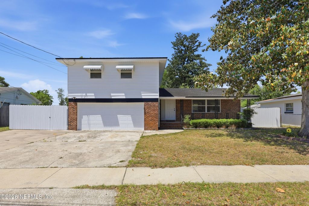 5855 W JAGUAR Drive, Jacksonville, FL 32244