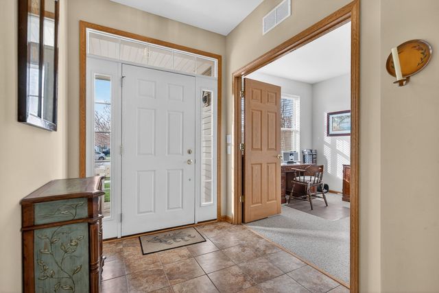 507 Homeview Drive, Oswego, IL 60543