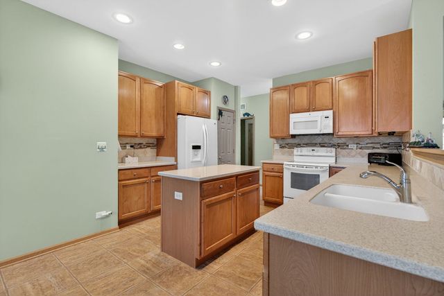 507 Homeview Drive, Oswego, IL 60543