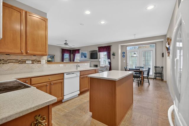 507 Homeview Drive, Oswego, IL 60543