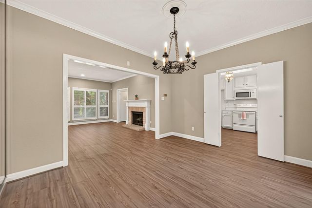 11711 Memorial Drive 13, Houston, TX 77024